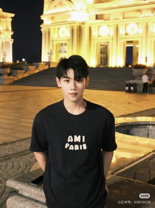 AMI Paris Black Logo T-Shirt view 7
