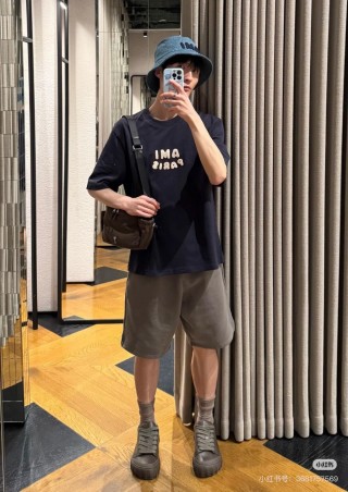 AMI Paris Black Logo T-Shirt view 8