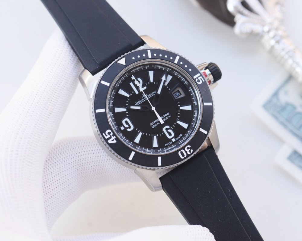 Jaeger-LeCoultre Compressor Master Black Dial 42mm Watch view