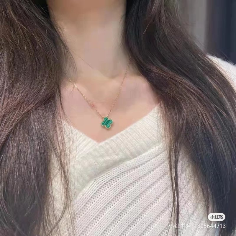 Van Cleef & Arpels Clover Green Pendant Necklace view