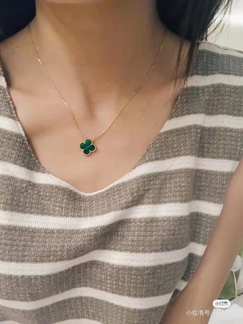 Van Cleef & Arpels Clover Green Pendant Necklace view