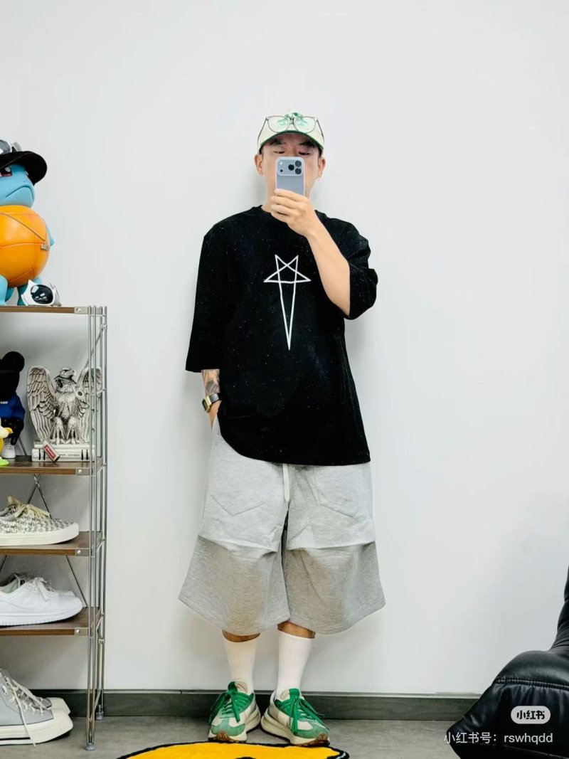 Black Oversized Cross Star Graphic T-Shirt