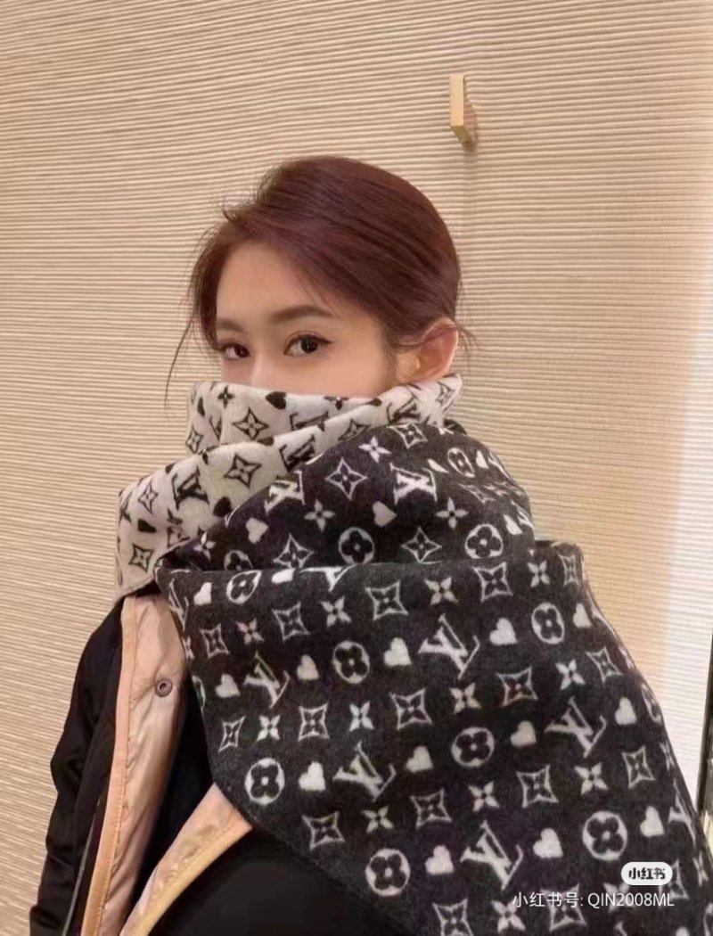 LV Monogram Heart Scarf Black White 65x180cm