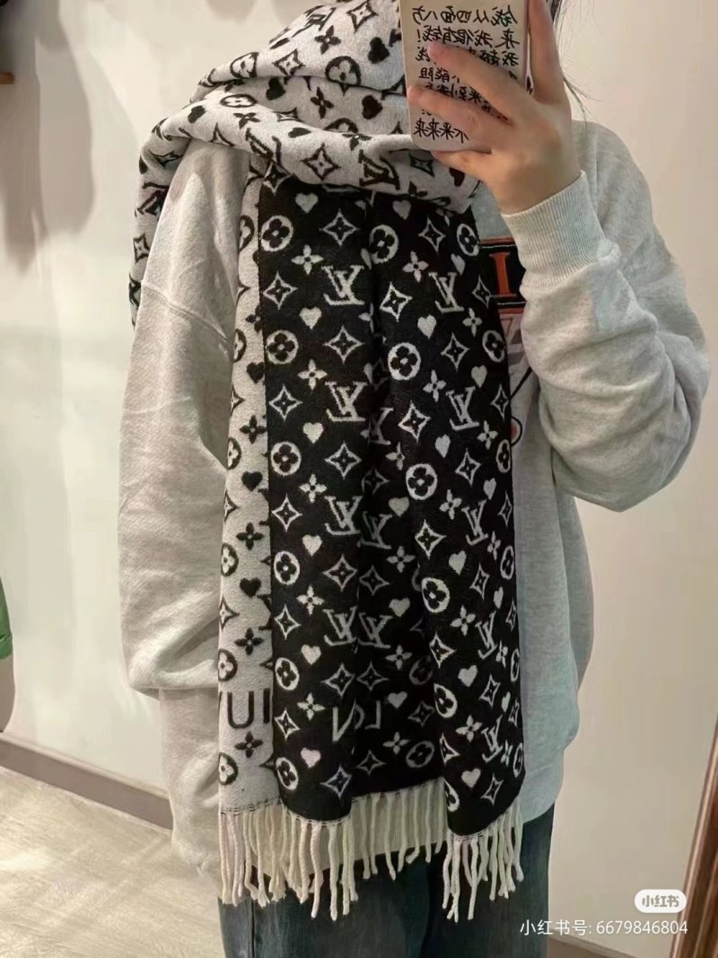 LV Monogram Heart Scarf Black White 65x180cm view