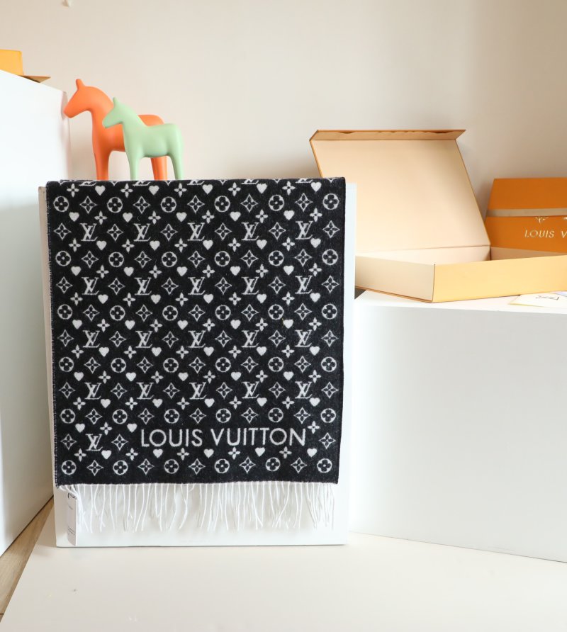 LV Monogram Heart Scarf Black White 65x180cm view