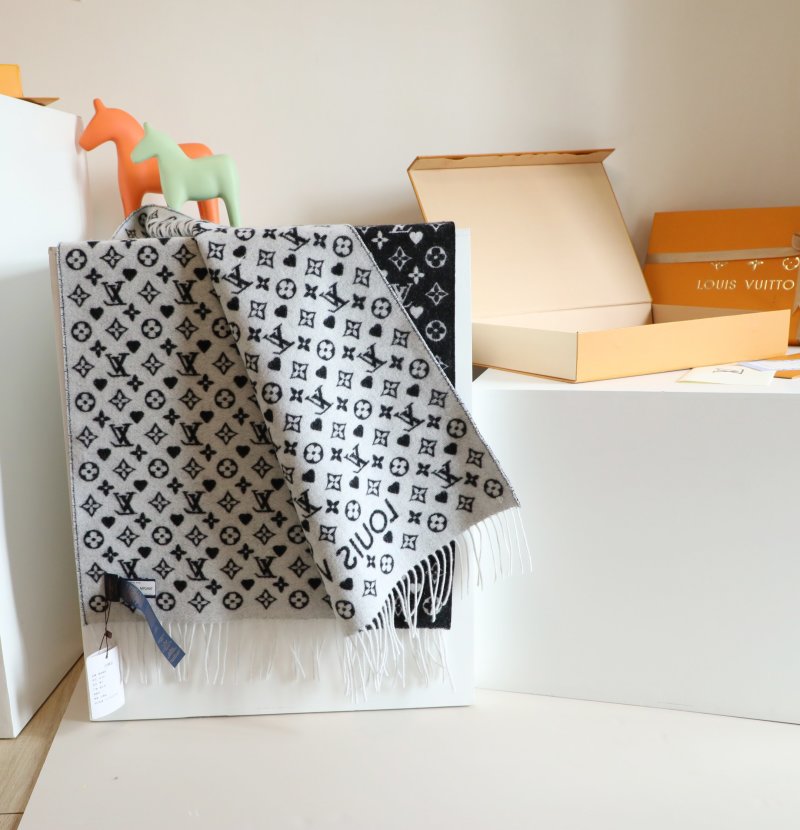 LV Monogram Heart Scarf Black White 65x180cm view
