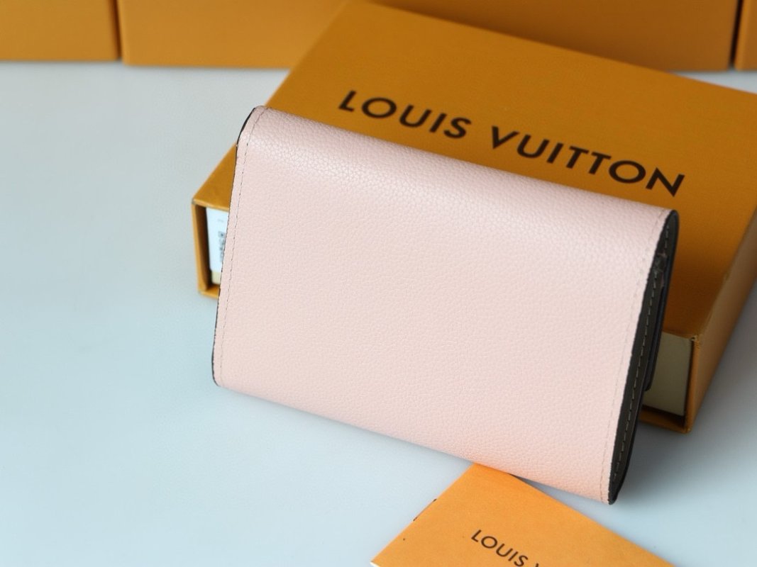 Louis Vuitton Capucines Compact Wallet Pink view