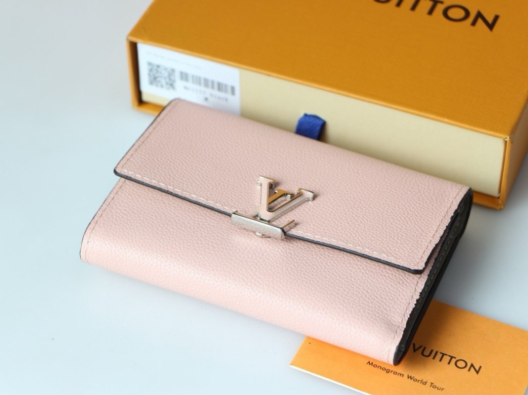 Louis Vuitton Capucines Compact Wallet Pink view