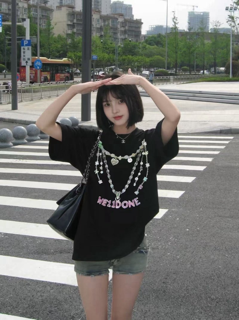 Black Graphic Chain Print T-Shirt with 'WELLDONE' Text view