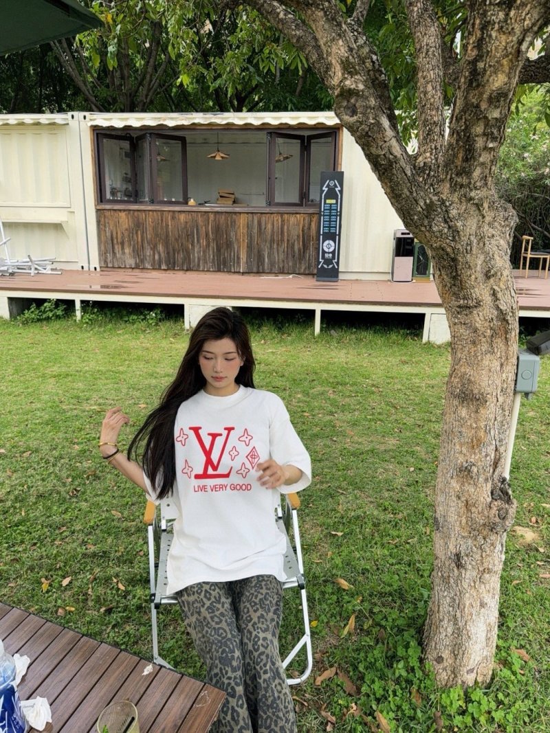 Louis Vuitton 'Live Very Good' Red Logo White T-Shirt view