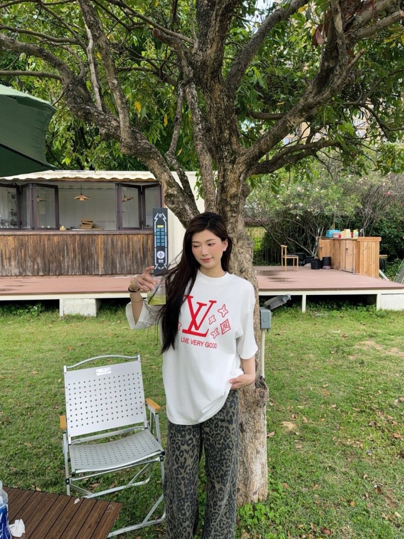 Louis Vuitton 'Live Very Good' Red Logo White T-Shirt view