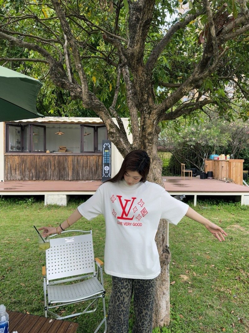 Louis Vuitton 'Live Very Good' Red Logo White T-Shirt view