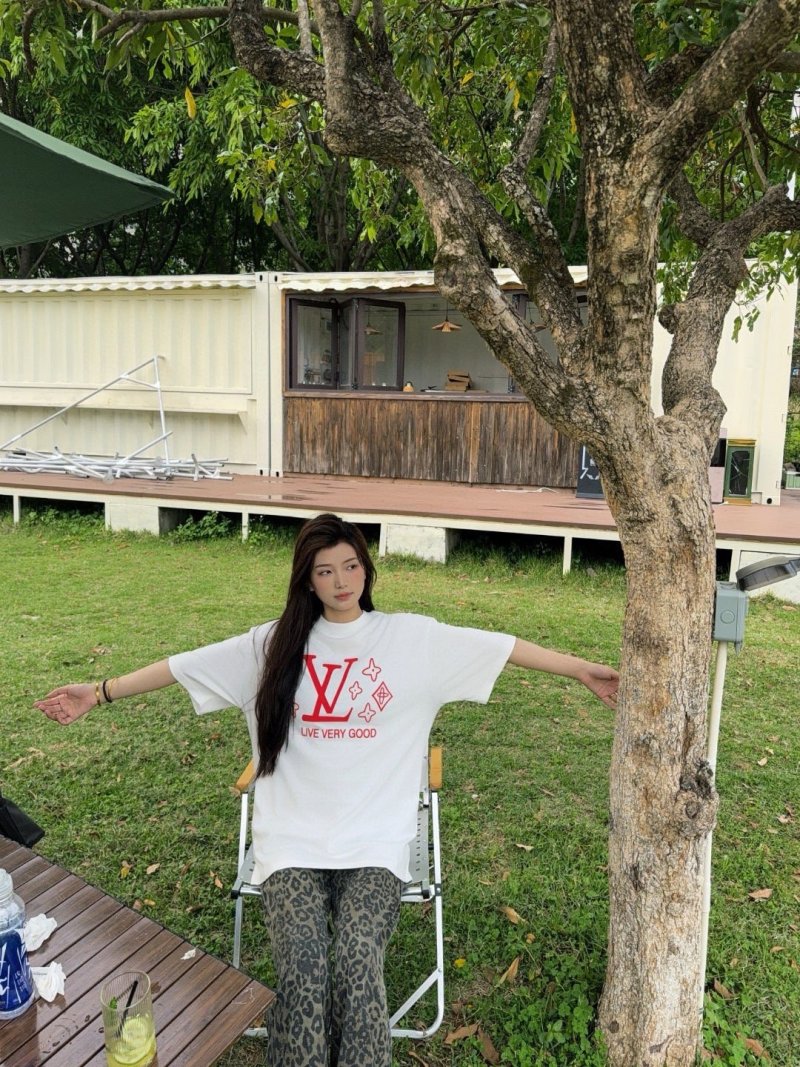 Louis Vuitton 'Live Very Good' Red Logo White T-Shirt view