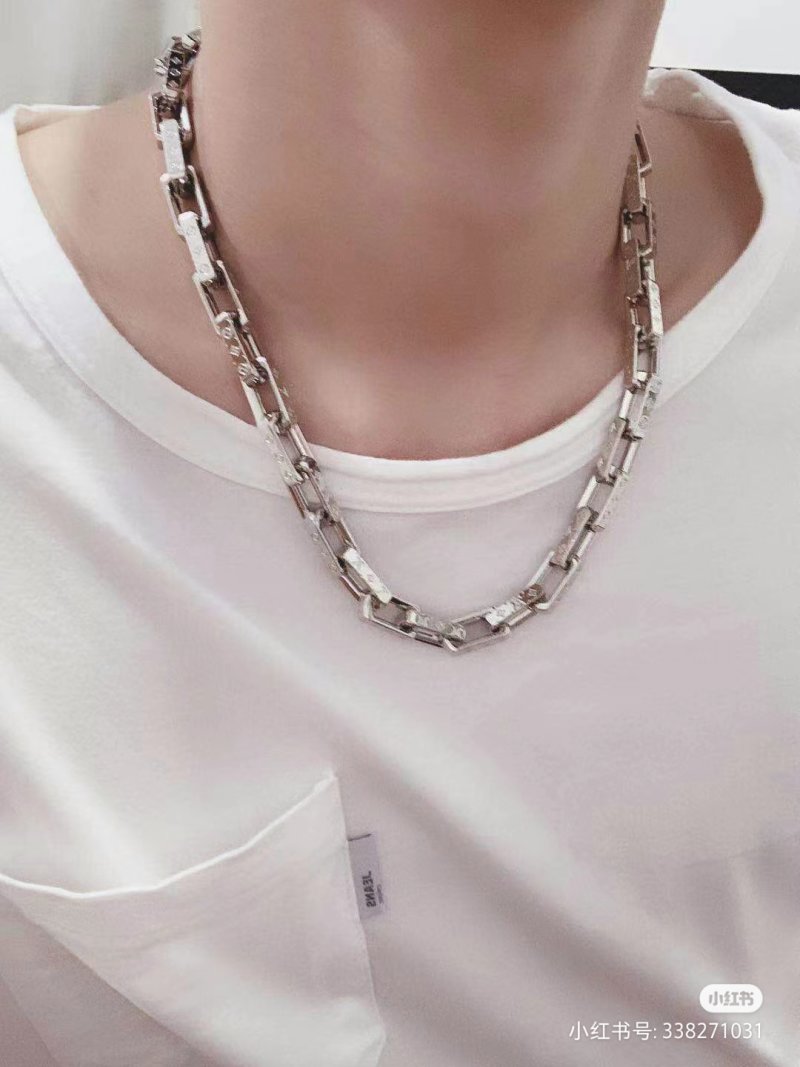 Louis Vuitton Bamboo Segmented Silver Chain Necklace