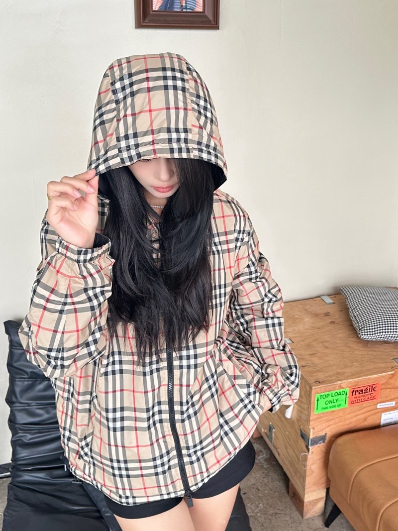 Burberry Black Quilted Jacket with Checked Lining view