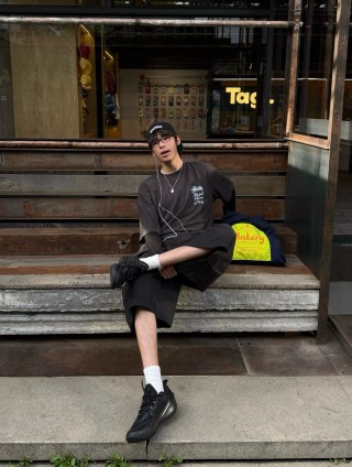 Stüssy Black Graphic Logo T-Shirt view 4