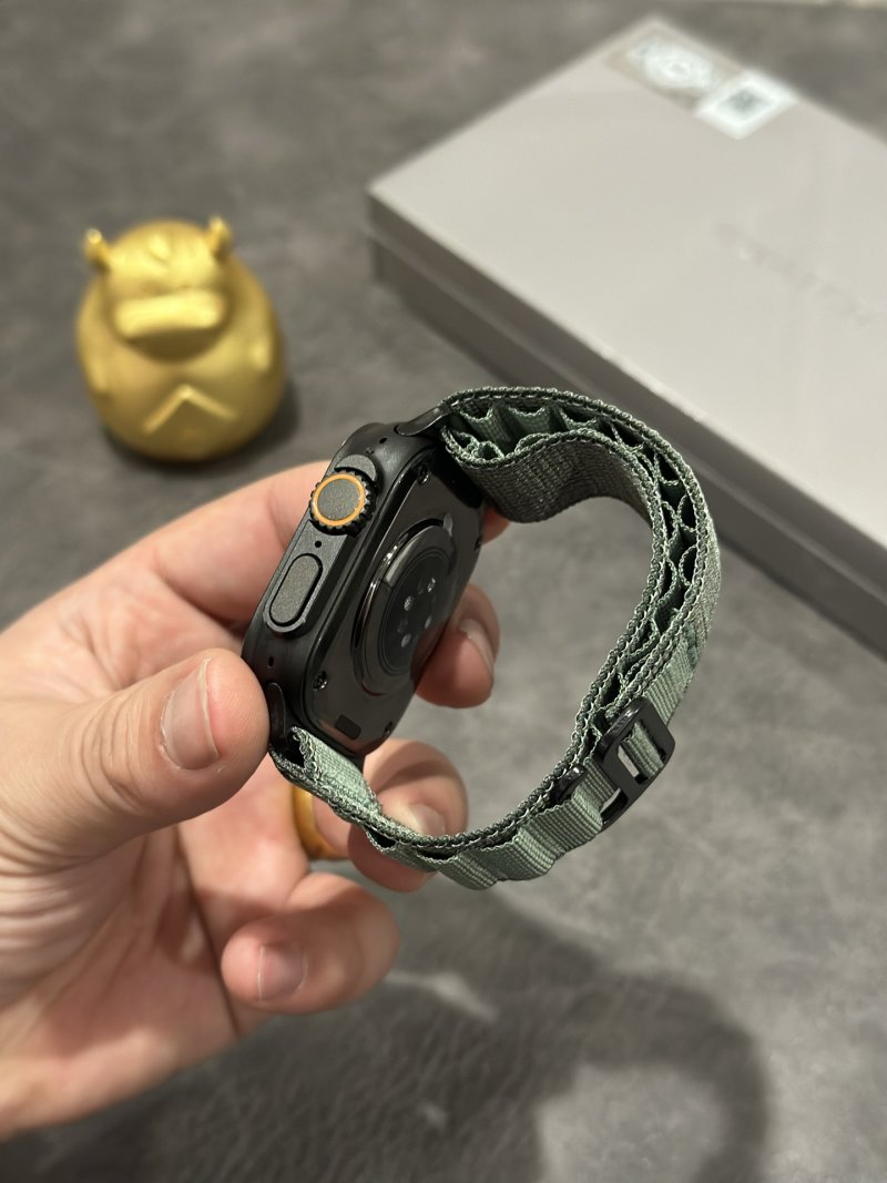 Apple Watch Ultra 1:1 Replica Black with Alpine Green Band view