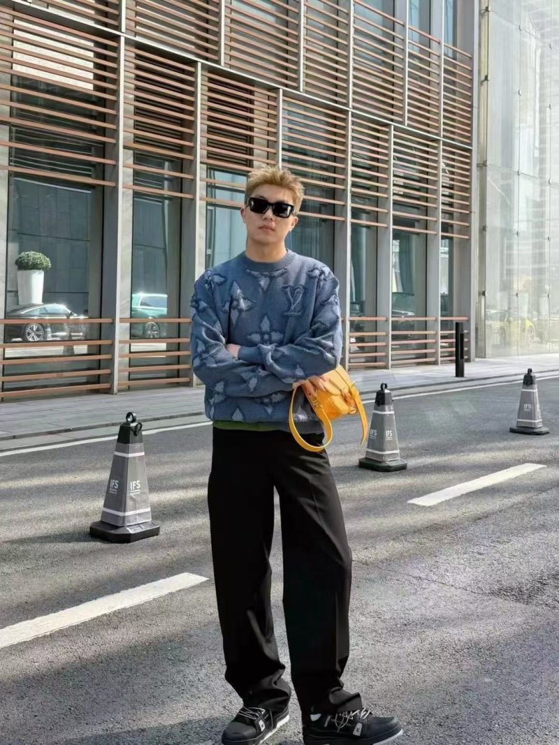 Louis Vuitton Monogram Knit Sweater Navy Blue view
