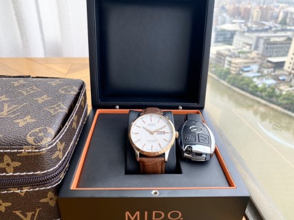 Mido Commander Automatic Chronometer Two-Tone Watch 40mm view 3