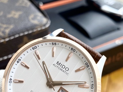 Mido Commander Automatic Chronometer Two-Tone Watch 40mm view 5