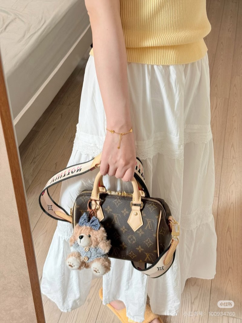 Louis Vuitton Speedy Monogram Canvas Handbag Tan
