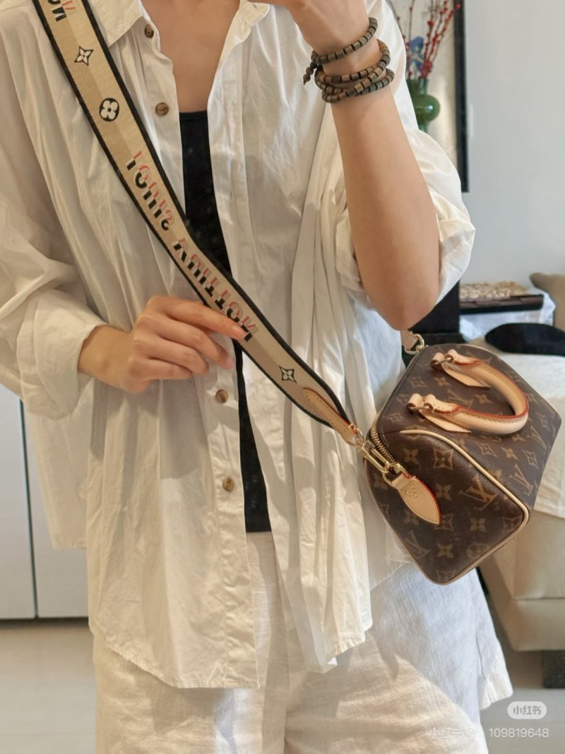 Louis Vuitton Speedy Monogram Canvas Handbag Tan view