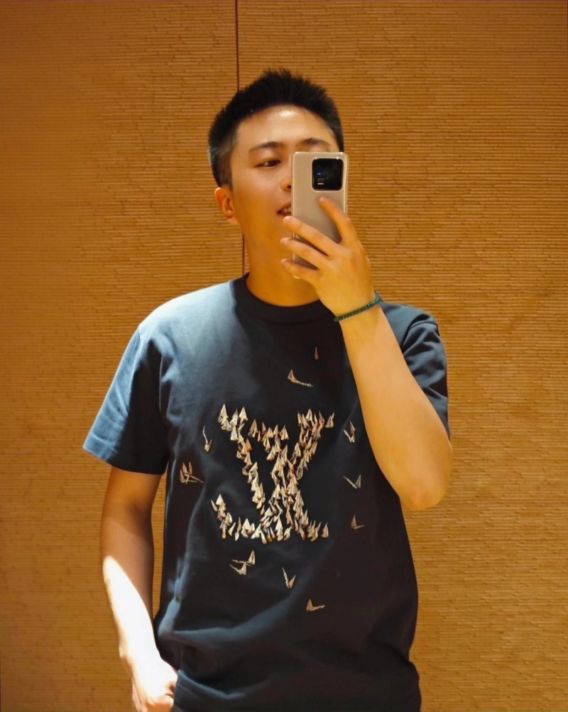 Nike Black Gold Graphic T-Shirt