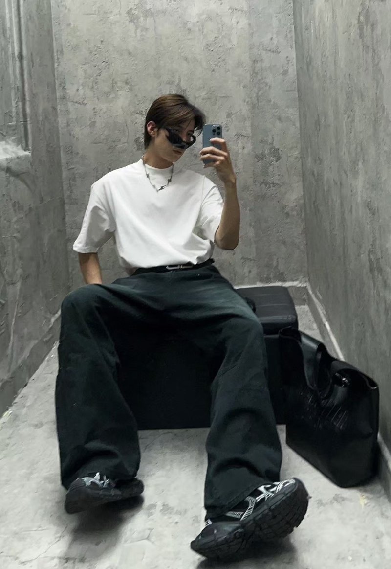 Balenciaga Crown Logo White T-Shirt view