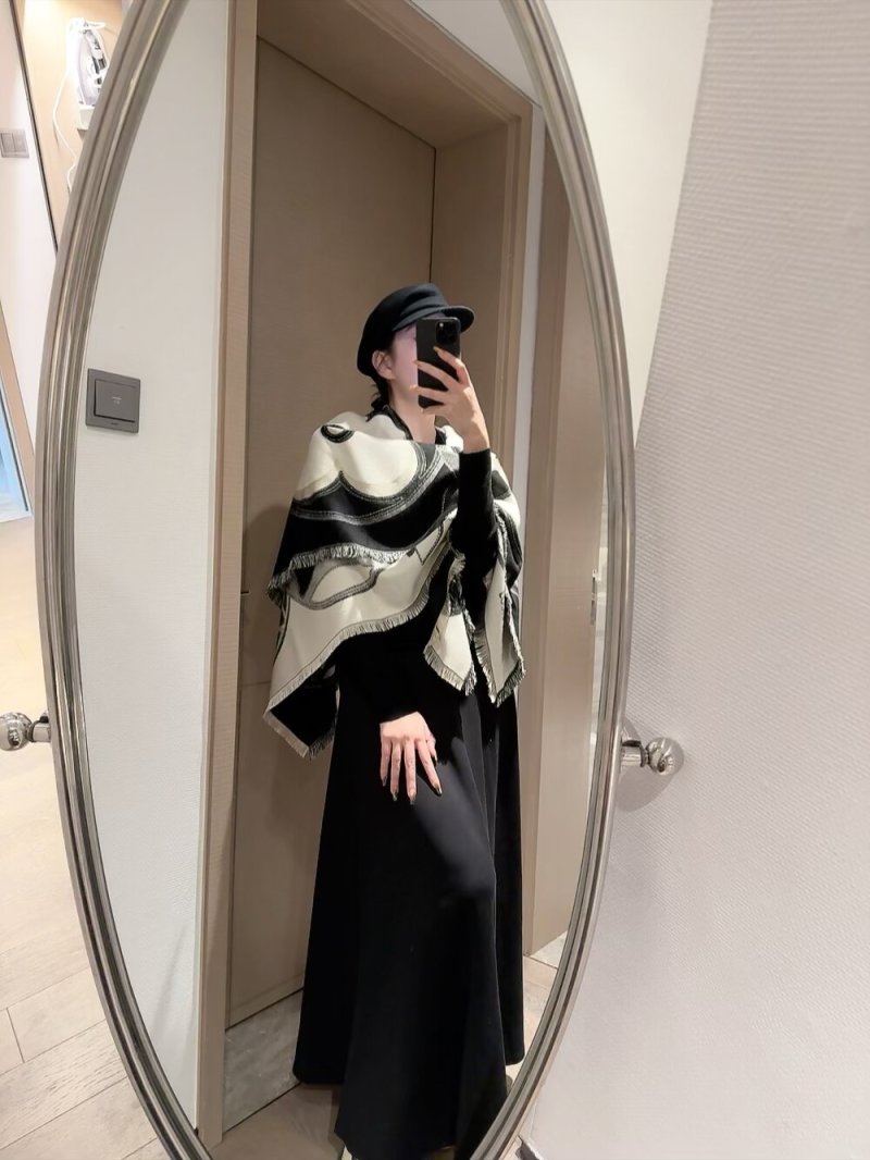Louis Vuitton Monogram Border Square Scarf Cream & Black 140cm view