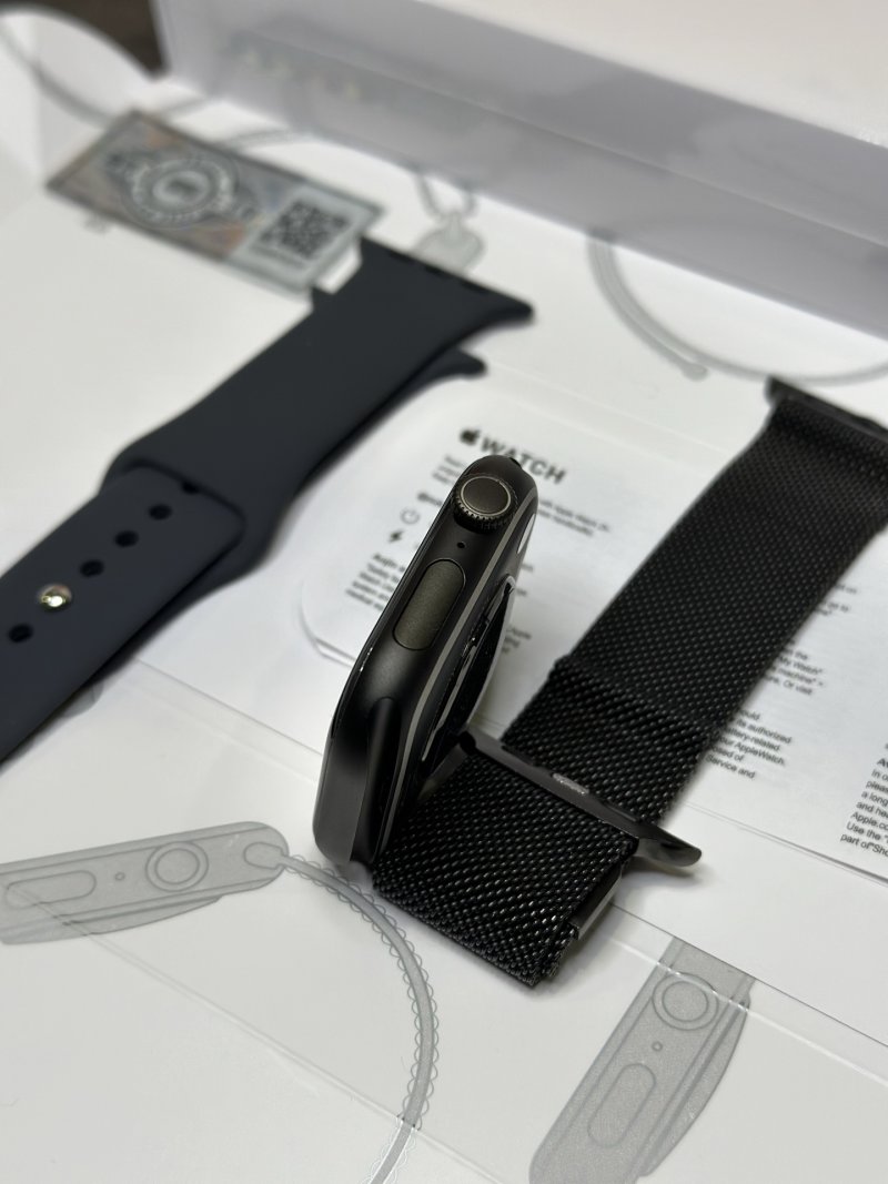 Apple Watch Series 10 Matte Black Titanium 46mm UA view