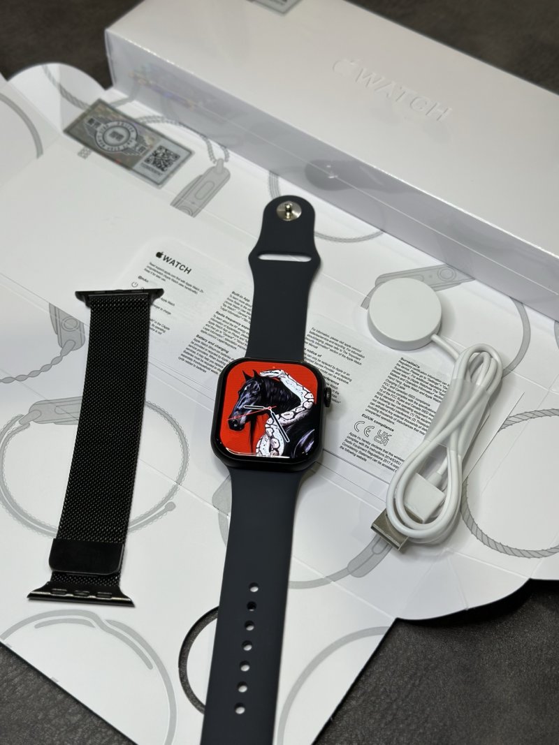 Apple Watch Series 10 Matte Black Titanium 46mm UA view