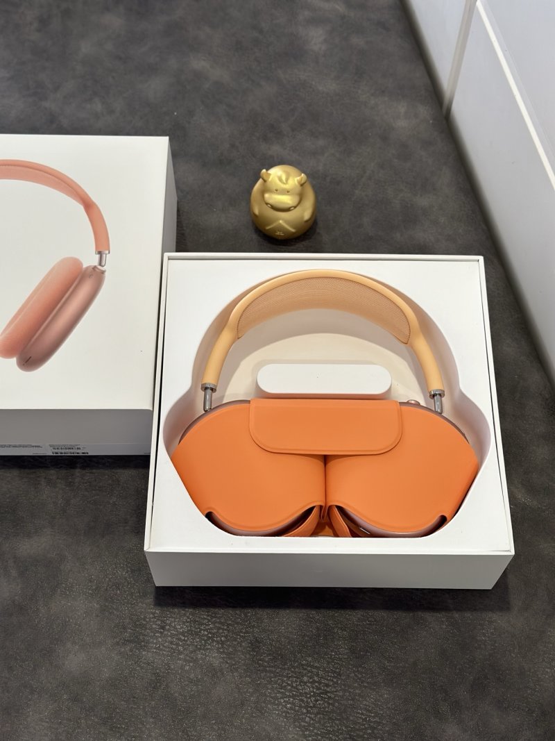 AirPods Pro Max Orange USB-C 1:1 Replica
