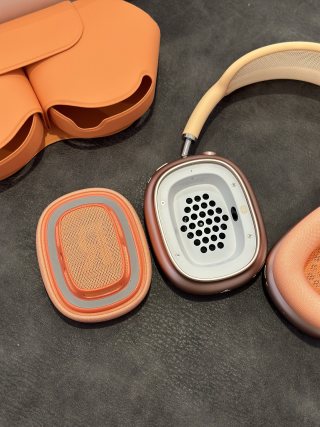 AirPods Pro Max Orange USB-C 1:1 Replica view 12