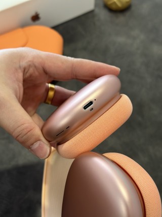 AirPods Pro Max Orange USB-C 1:1 Replica view 13
