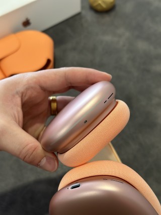 AirPods Pro Max Orange USB-C 1:1 Replica view 14