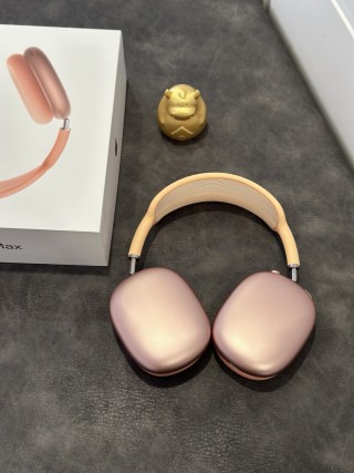 AirPods Pro Max Orange USB-C 1:1 Replica view 4