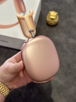 AirPods Pro Max Orange USB-C 1:1 Replica view 6
