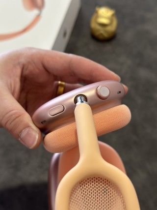 AirPods Pro Max Orange USB-C 1:1 Replica view 8
