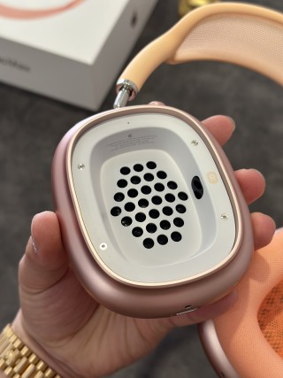 AirPods Pro Max Orange USB-C 1:1 Replica view 10