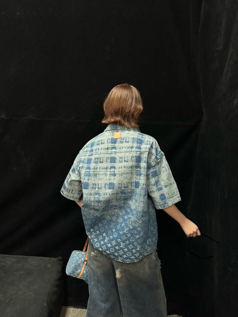 Louis Vuitton Monogram Denim Short-Sleeve Shirt Blue view