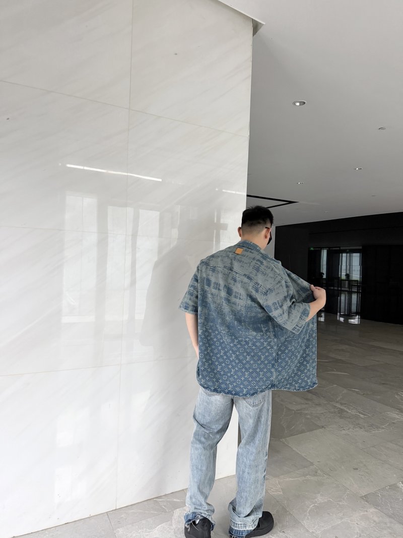 Louis Vuitton Monogram Denim Short-Sleeve Shirt Blue view
