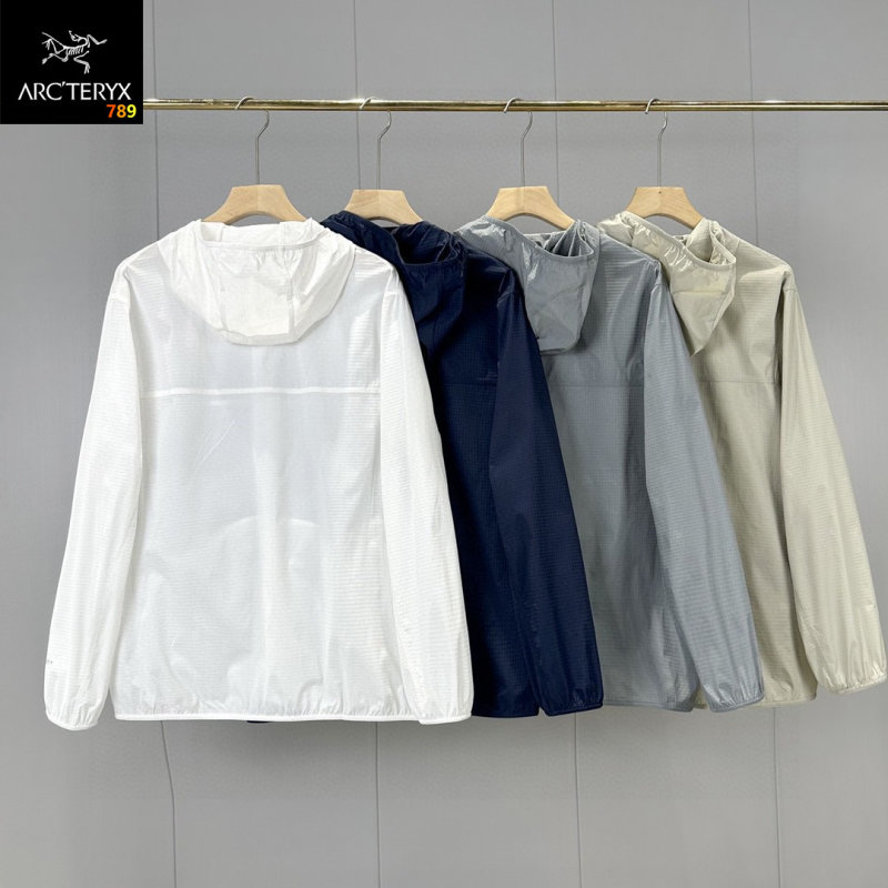 Descente UPF50+ Hooded Windbreaker Jacket - White view