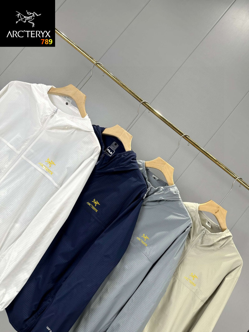 Descente UPF50+ Hooded Windbreaker Jacket - White view