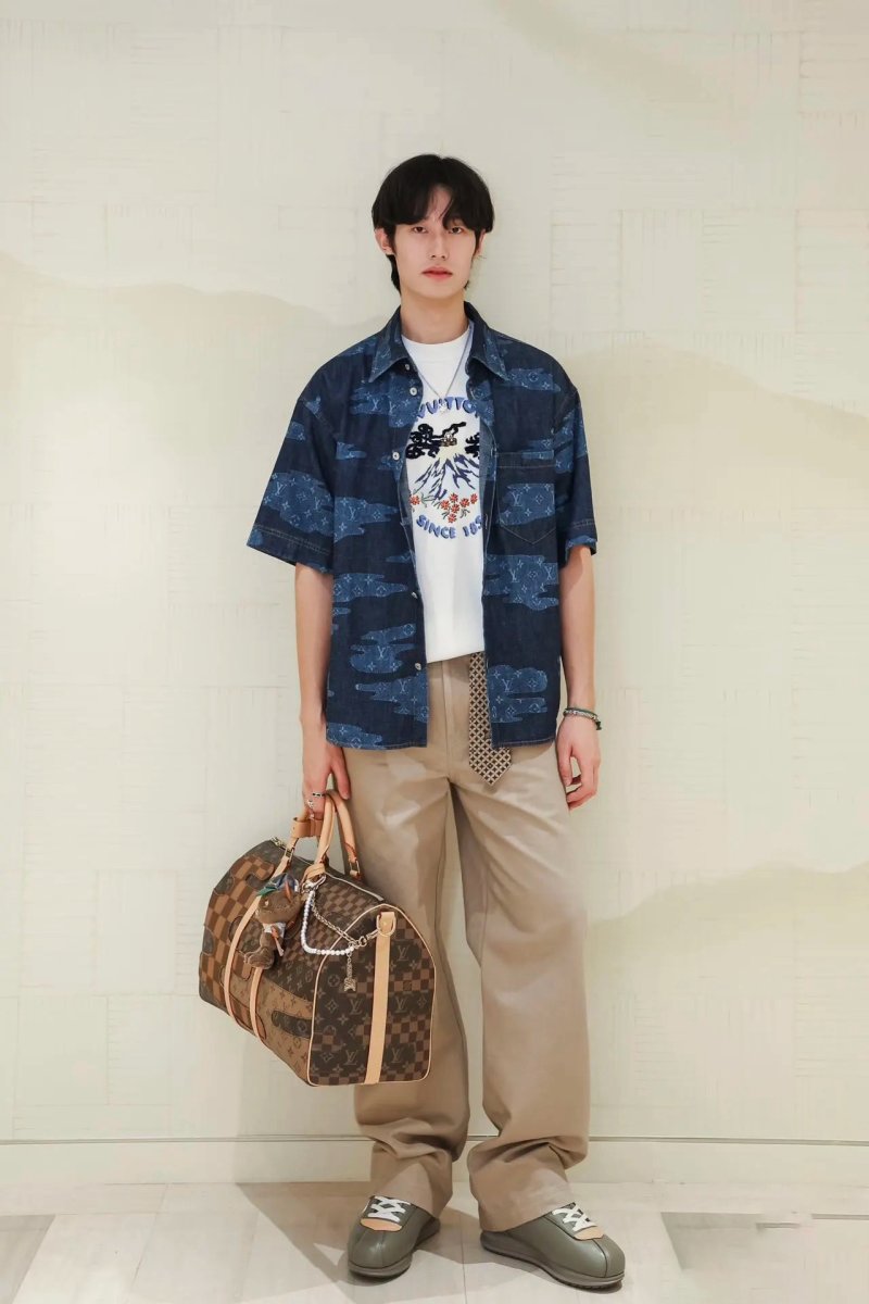 Louis Vuitton Monogram Denim Short Sleeve Shirt Navy view