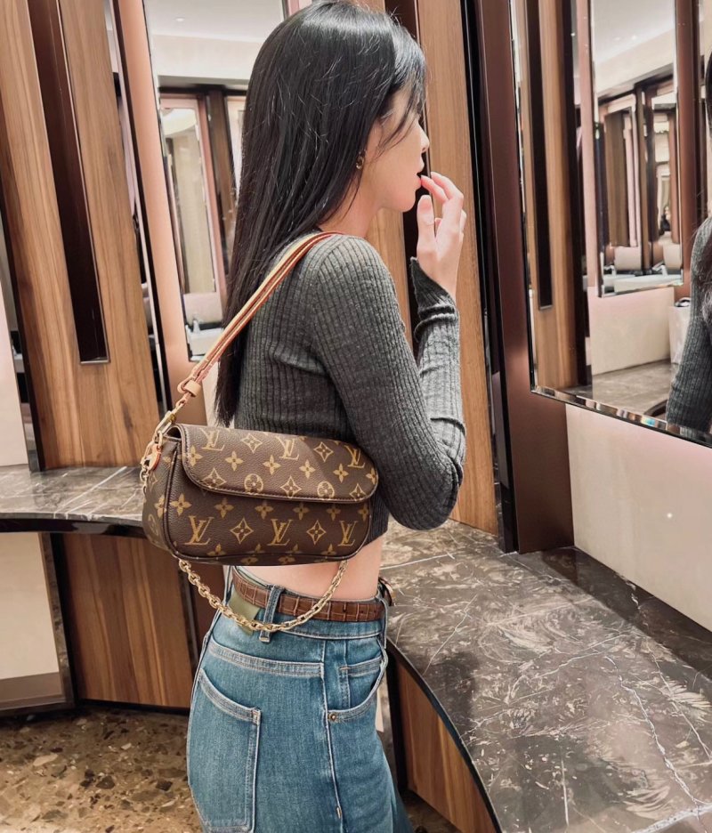 Louis Vuitton Ivy WOC Monogram Canvas Shoulder Bag