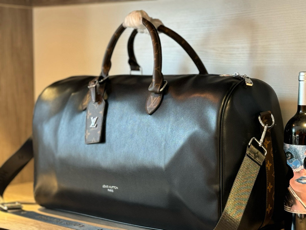 Louis Vuitton Keepall 25 Black Travel Bag view