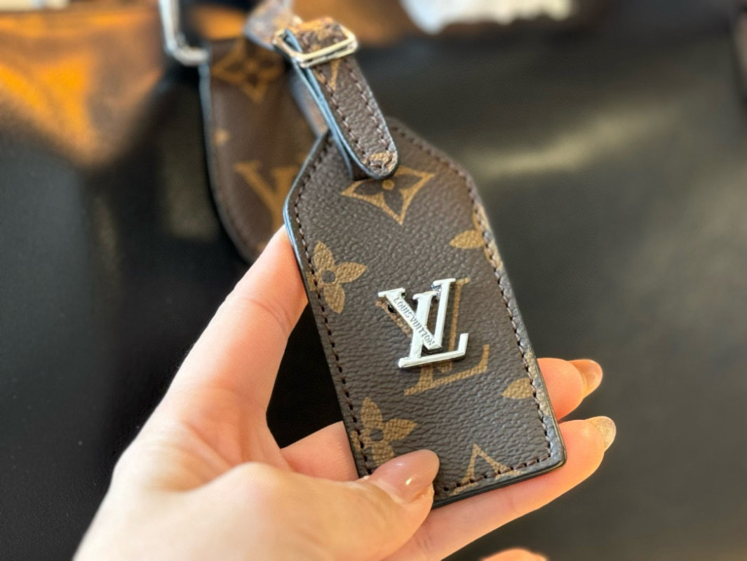 Louis Vuitton Keepall 25 Black Travel Bag view