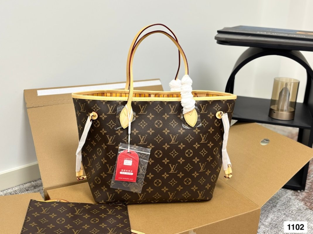 Louis Vuitton Neverfull MM Monogram Tote Bag