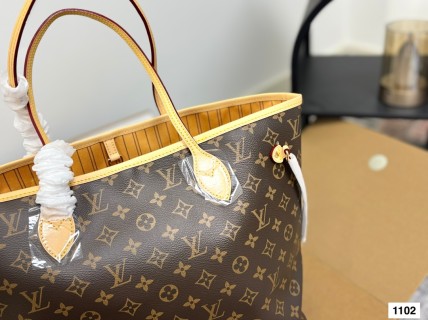 Louis Vuitton Neverfull MM Monogram Tote Bag view 6