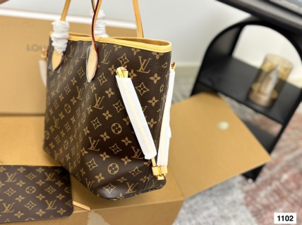 Louis Vuitton Neverfull MM Monogram Tote Bag view 7